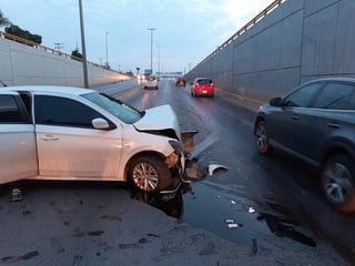 El accidente ocurrió cerca de las 7:30 de la mañana de este miércoles, sobre la carretera Torreón-San Pedro, en los carriles rumbo al Sistema Vial Centenario, conocido como Nudo Mixteco.
(EL SIGLO DE TORREÓN)