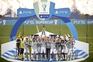 Con goles de Cristiano Ronaldo y Álvaro Morata, Juventus derrotó 2-0 al Napoli para conquistar la Supercopa italiana. (AP)