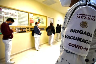 A partir de las ocho de la mañana de este jueves se empezaron a aplicar las vacunas en los hospitales de gobierno federales y estatales.(EL SIGLO COAHUILA)