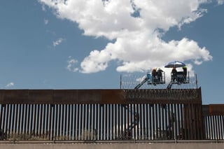 A pesar de la orden ejecutiva firmada este miércoles por el presidente de Estados Unidos, Joe Biden, que ordena la suspensión de la construcción del muro fronterizo con México, los trabajos de edificación continúan este jueves, denunciaron defensores del medioambiente. (ARCHIVO)
