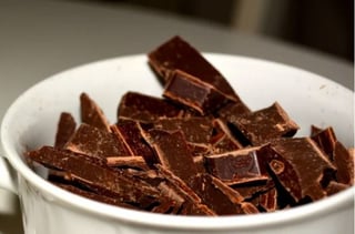 Incluir el chocolate negro en tu dieta ayuda a eliminar la ansiedad. (AGENCIAS)