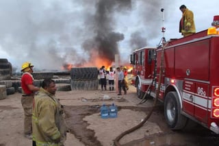El incendio movilizó a personal de corporaciones de rescate y causó un gran daño ambiental. (EL SIGLO DE TORREÓN) 