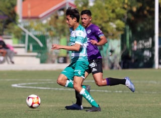 Dentro de la categoría Sub-20, el Mazatlán FC y Santos Laguna igualaron 2-2, en partido celebrado en el Deportivo Benito Juárez de la Perla del Pacífico. (CLUB SANTOS)
