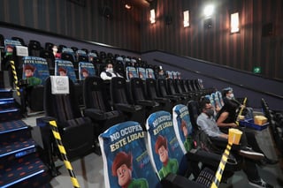 Debido a la pandemia por el COVID-19, menos de la mitad de cines existentes en México se encuentran abiertos, de acuerdo con un reporte de la Cámara Nacional de la Industria Cinematográfica. (Especial) 