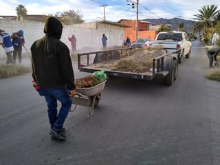 Se reactivaron hoy sábado las acciones de limpieza en colonias de Torreón, esto durante una jornada de atención a la vía pública de la colonia Fuentes del Sur, coordinada por la Dirección de Mantenimiento Urbano. (EL SIGLO DE TORREÓN)
