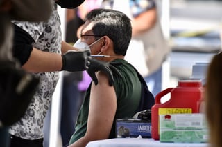 Al corte del 22 de enero, en Coahuila se había aplicado la vacuna a un total de 26 mil 325 personas. (ÉRICK SOTOMAYOR)