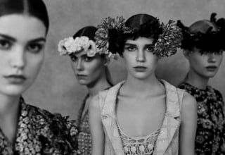 Chanel se queda en familia para mostrar su colección virtual de Alta Costura. (Instagram @chanelofficial)