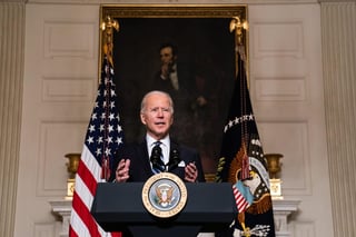 Biden dijo que la orden ejecutiva que firmó hoy contiene una serie de propuestas para 'afrontar el peligro existencial del cambio climático'. (EFE)