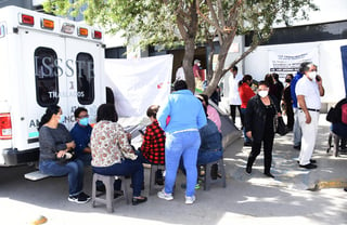 El Órgano Interno de Control del ISSSTE abrió una investigación en el Hospital General “Dr. Francisco Galindo Chávez” de Torreón para dar atención a la presunta falta de transparencia en el Plan de Vacunación contra el COVID-19. (JESÚS GALINDO)