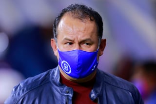 Juan Reynoso, técnico de Cruz Azul, destacó la victoria frente a los Tuzos, aunque aceptó que su equipo no jugó bien. (JAM MEDIA)