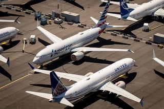 American Airlines ha tenido que lidiar en 2020 con una caída de los ingresos de algo más del 62 %, desde los 45,768 millones hasta los 17,337 millones de dólares con los que cerró 2020.
(EFE)