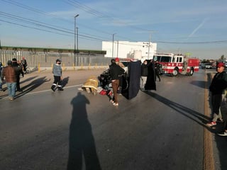 Testigos del accidente pidieron auxilio a la línea de emergencias 911, arribando como primeros respondientes al lugar el personal de Protección Civil.