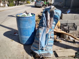 El alumbrado público y la recolección de basura son servicios que desde hace mucho tiempo las autoridades no han atendido. (ARCHIVO) 