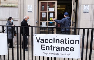 El gobierno espera iniciar la vacunación de niños para mediados de año, dijo el viernes el doctor Anthony Fauci. (ARCHIVO) 
