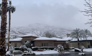 A través de redes sociales usuarios compartieron fotografías de la nevada (ESPECIAL) 