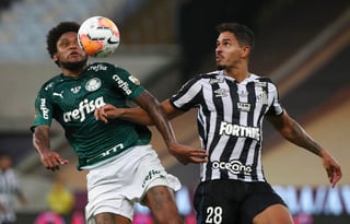 El Palmeiras conquistó este sábado su segundo título de la Copa Libertadores al derrotar por 1-0 al Santos en el estadio Maracaná y en la que terminó brillando un impensado Bruno Lopes con un gol a los 98 minutos, tras haber entrado 10 antes. (ESPECIAL).
