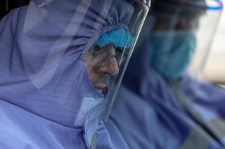 Israel ha accedido a transferir 5,000 dosis de vacuna contra el coronavirus a los palestinos para inmunizar al personal médico de primera línea, según confirmó el domingo la oficina del ministro israelí de Defensa, Benny Gantz. (ARCHIVO)