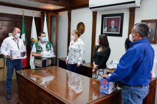 Se entregaron ventiladores a las Clínicas 46 y 51 del Seguro Social en Gómez Palacio para los pacientes contagiados de COVID-19. (CORTESÍA)