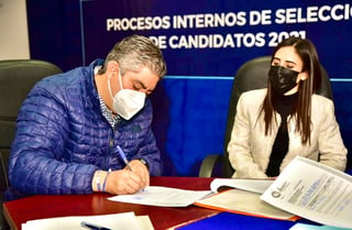 El alcalde Jesús Alfredo Paredes López confirmó este lunes sus intenciones de participar como candidato a diputado federal por el Distrito 03 con cabecera en Monclova. (SERGIO A. RODRÍGUEZ)