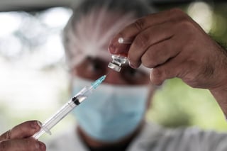 Todos los trámites del Gobierno federal relacionados con la vacuna contra el COVID son gratuitos. (ARCHIVO)
