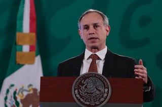 López-Gatell Ramírez resaltó que ayer, el secretario de Salud, Jorge Alcocer Varela ya firmó el contrato para adquirir 24 millones de vacunas Sputnik V. (ARCHIVO)