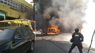Una pipa de gas se incendió en las inmediaciones del Mercado de Jamaica en la alcaldía Venustiano Carranza en la Ciudad de México. (TWITTER)
