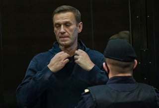 La Justicia rusa impuso hoy al líder opositor Alexéi Navalni una pena de tres años y medio de prisión, al hacer efectiva una sentencia suspendida de 2014 que fue calificada de arbitraria por el Tribunal Europeo de Derechos Humanos. (ARCHIVO) 
