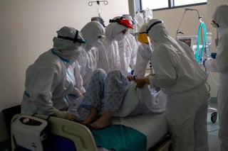 La pandemia de coronavirus ha causado ya más de 60,000 muertes en España (60,370), según los datos del Ministerio español de Sanidad, tras sumar este miércoles 565 fallecidos más en las últimas 24 horas, mientras que el número de contagios totales alcanzan los 2,883.465, con 31,596 nuevos positivos desde ayer. (ARCHIVO) 