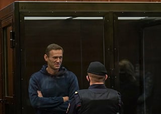 El líder opositor ruso, Alexéi Navalni, acusó hoy al presidente, Vladímir Putin, de vengarse de él por sobrevivir al envenenamiento con el agente químico Novichok, de lo que acusa a los servicios secretos, y por volver a su país. (ARCHIVO) 
