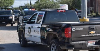 Dos agentes de la Policía Municipal de Piedras Negras resultaron heridos de bala durante un ataque de hombres armados que viajaban en dos vehículos.