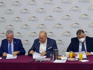 El evento de la firma del convenio de colaboración entre el Ayuntamiento de Torreón y la Canadevi se realizó ayer. (ÉRICK SOTOMAYOR)