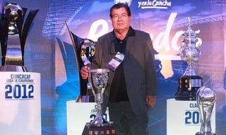 Víctima de COVID-19, la madrugada de este día falleció a los 73 años, Francisco Avilán, primer técnico campeón con los Rayados de Monterrey. (ESPECIAL)