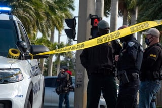 Los dos agentes del FBI que fueron asesinados el martes pasado cuando iban a hacer un allanamiento en un apartamento del sur de Florida (EUA) por un caso de pornografía infantil serán homenajeados el fin de semana en el estadio Hard Rock, al norte de Miami. (ARCHIVO) 
