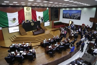 La Constitución de 1917 fortaleció el sistema político y garantizó los derechos sociales de los mexicanos.