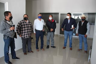 El alcalde de Lerdo, Homero Martínez, se reunió con empresarios y les presentó las nuevas oficinas