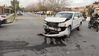 Los primeros reportes indicaron que una camioneta Jeep Cherokee, color blanco, modelo 2010, que era conducida por una femenina de 43 años de edad, se desplazaba sobre la calle Zacatecas.
(EL SIGLO DE TORREÓN)
