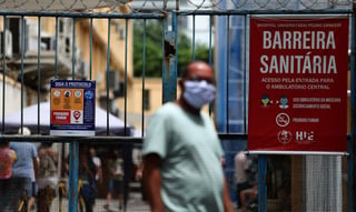 Brasil, uno de los tres países en el mundo más afectados por la pandemia del nuevo coronavirus en números absolutos junto a Estados Unidos e India, camina hacia los diez millones de casos confirmados a menos de un año de detectarse la primera infección, según informó este miércoles el Gobierno. (ESPECIAL)
