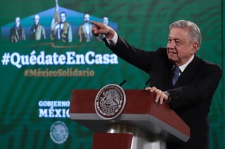 López Obrador criticó que 'los intelectuales' no sepan que con las obras de infraestructura se generan miles de empleos y pidan que las detenga de manera temporal. (EL UNIVERSAL)