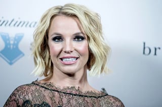 La Corte Superior de Los Ángeles (EUA) rechazó este jueves una petición del padre de Britney Spears, Jamie, quien quería controlar al completo la tutela legal de la cantante, que seguirá compartida con un fondo de inversión elegido por ella. (ESPECIAL)
