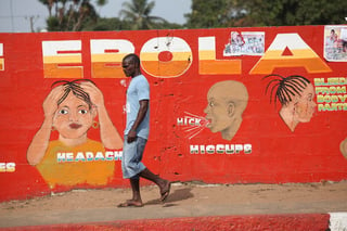 Guinea-Conakri confirmó hoy la existencia de una epidemia de ébola en el sureste del país, con al menos siete contagios y tres muertes, en lo que supone el primer brote del virus en esta zona desde la gran epidemia desatada entre 2014 y 2016 en África Occidental, que dejó al menos 11,300 muertos. (ARCHIVO)
