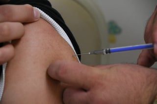 Esperan que en unas semanas se proceda a la aplicación de la segunda vacuna contra COVID al personal de Salud. (EL SIGLO DE TORREÓN) 
