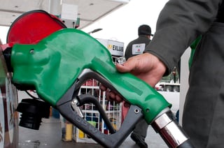 El titular del Ejecutivo federal señaló que incluso en algunos casos se ha registrado una disminución de los precios de algunas gasolinas. (ARCHIVO)