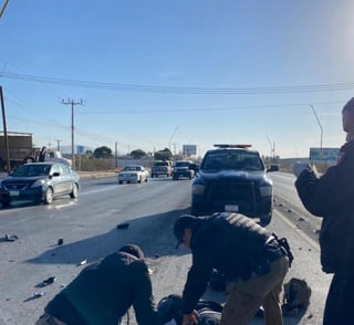Un motociclista resultó lesionado de gravedad tras ser arrollado por un vehículo frente al fraccionamiento Portal del Sol del municipio de Matamoros.
(EL SIGLO DE TORREÓN)