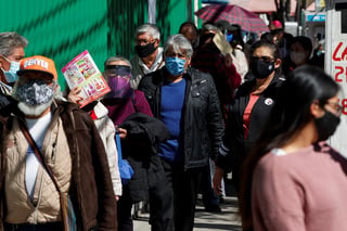 A las 14:30 horas de este primer día de la aplicación de la vacuna contra el coronavirus en tres alcaldías de la Ciudad de México se han inoculado a 10 mil 565 adultos mayores, informó la Jefa de Gobierno, Claudia Sheinbaum. (EFE)