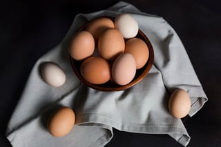 El huevo es un alimento sumamente rico en nutrientes que se caracteriza por ser una gran fuente de proteína y por su versatilidad en la cocina. Nuestro país es uno de los principales consumidores de huevo, en 2020 su mercado creció un 3% y su producción es de 2.9 millones de toneladas. (Especial) 