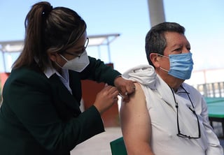 Debido a las inclemencias del tiempo y a los problemas en materia de comunicación, la Secretaría del Bienestar en Coahuila suspendió nuevamente el inicio de la vacunación de adultos mayores en la zona rural de la región norte de Coahuila y que se realizará en cuatro municipios. (ARCHIVO)