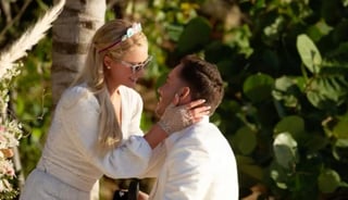 A poco más de un año de relación, Paris Hilton y Carter Reum decidieron llevar su noviazgo a otro nivel, pues la pareja decidió comprometerse y el anuncio se da exactamente en el cumpleaños 40 de la empresaria. (ESPECIAL) 