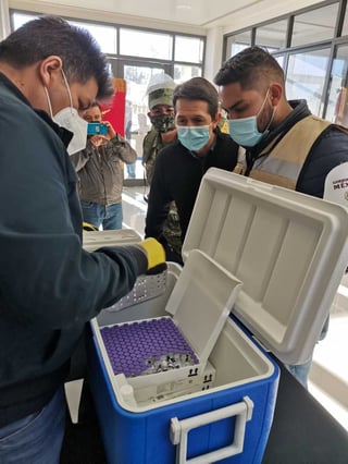Las autoridades no informaron el número de dosis de las vacunas que llegaron ayer a Durango.