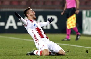 Un gol a un minuto del final de Radovan Pankov evitó a última hora la victoria del Milan en Belgrado contra el Estrella Roja (2-2), en la ida de los dieciseisavos de final de la Liga Europa. (ESPECIAL)