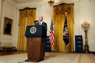 El presidente de Estados Unidos, Joe Biden, dijo este viernes que su país está dispuesto a 'negociar' con Irán y el resto de países firmantes del acuerdo nuclear de 2015, pero aseguró que es necesario que también se afronten 'las actividades desestabilizadoras' de Teherán en Oriente Medio. (ARCHIVO) 
